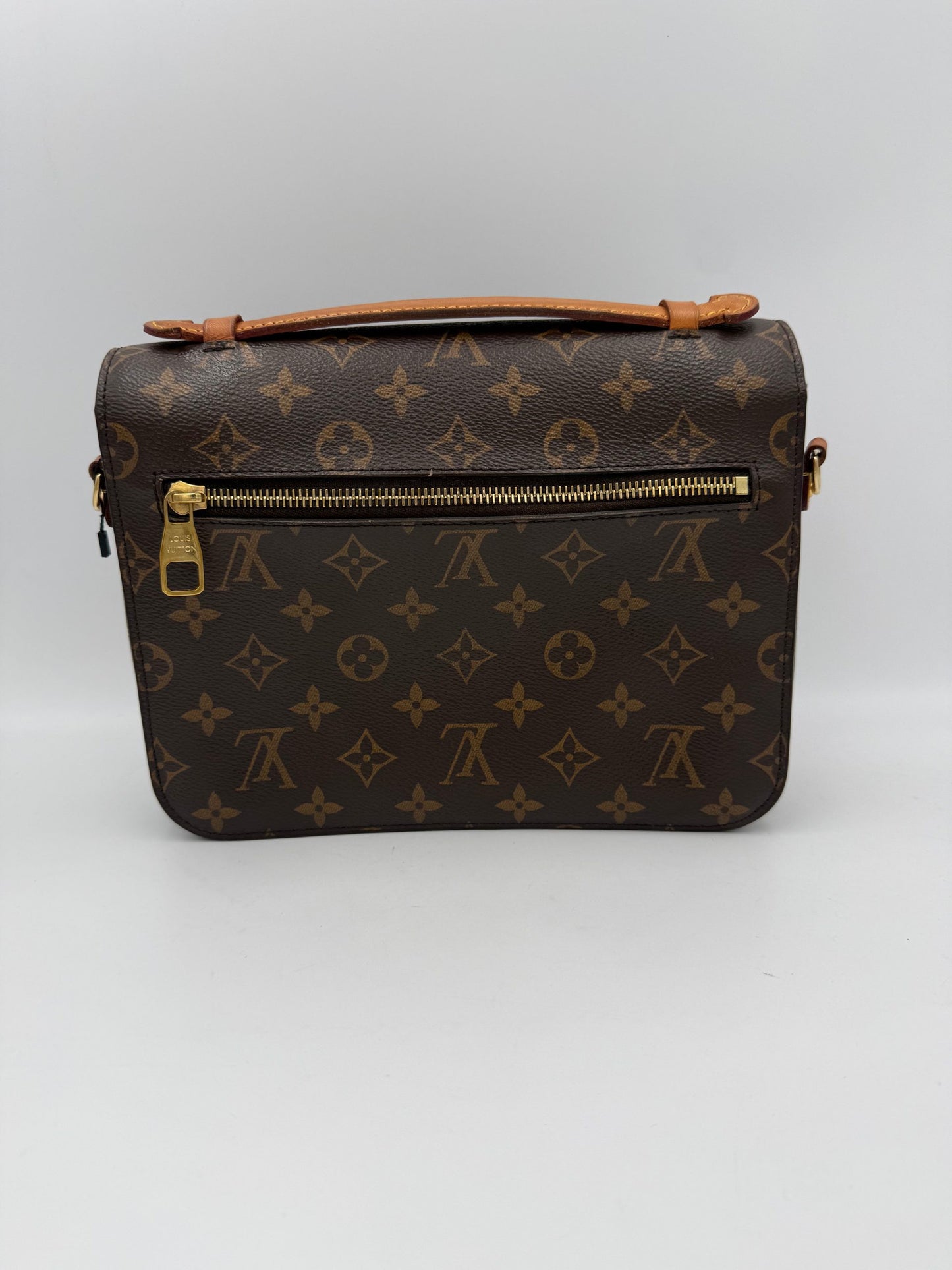 Louis Vuitton LOUIS VUITTON METIS Monogram Handbag